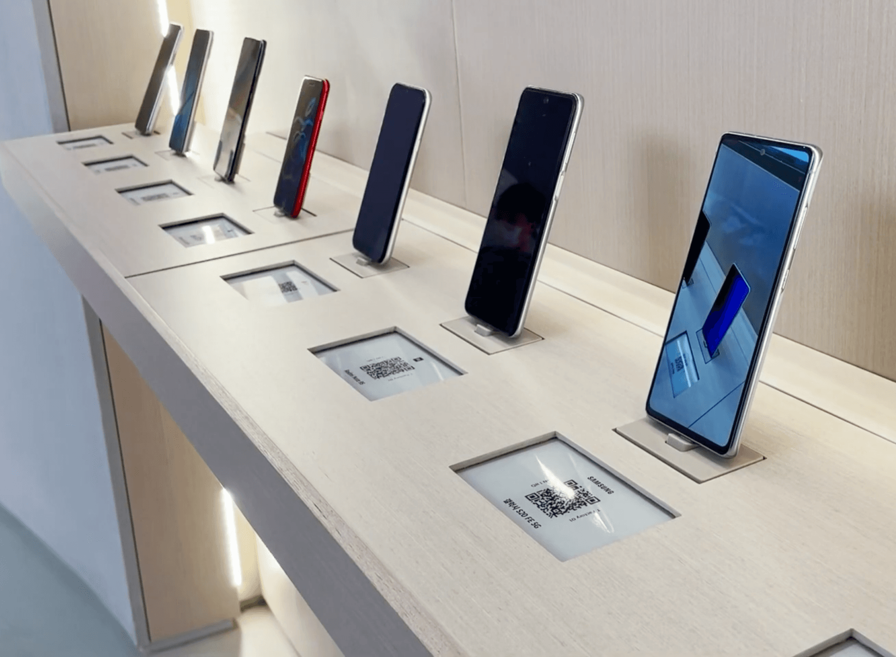 自由な体験が可能なモバイルストア