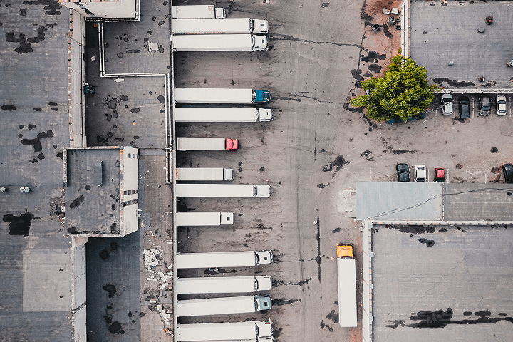 コンテナ車両の位置を自動追跡し、ドック運営を効率化しましょう